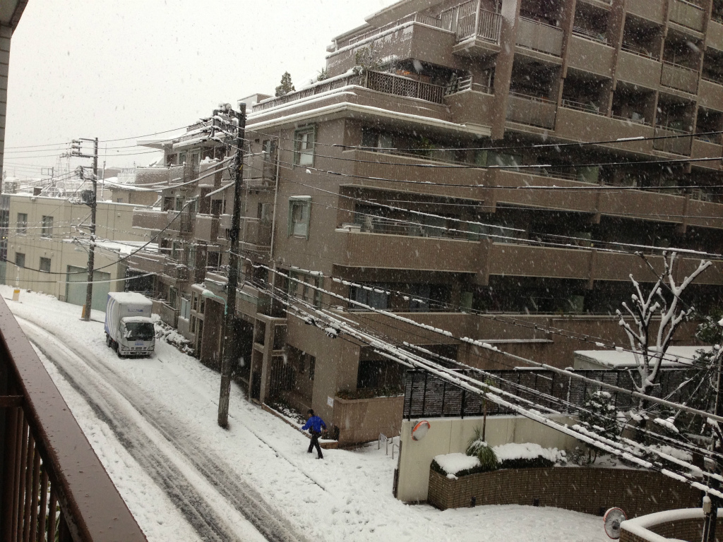 自宅マンションから。大雪。自宅マンションから。大雪。