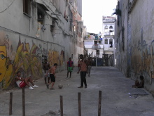 エクセルマクロ達人養成塾塾長ブログ-サッカーをしている子供たち。キューバでは珍しい。