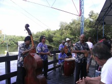 エクセルマクロ達人養成塾塾長ブログ-前座の楽団。キューバではおなじみの風景。